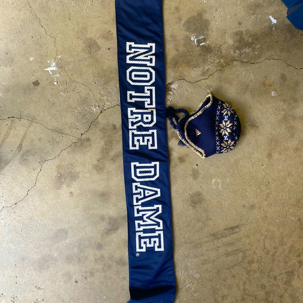 Notre Dame scarf and hat